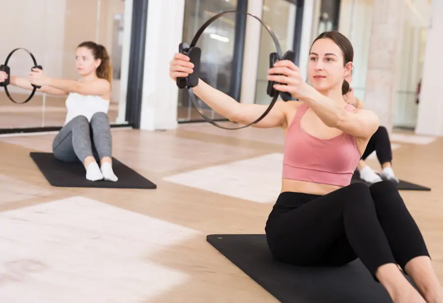 giro con aro de Pilates