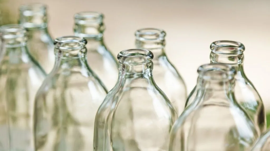 Mother method to clean water bottles